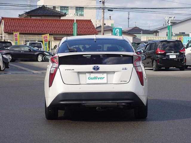 プリウス Sセーフティプラス 4WD 衝突軽減 純正SDナビ CD DVD BT フルセグ バックカメラ レーダークルーズ LEDオートライト 純正アルミ ドラレコ ステアリングスイッチ ウィンカーミラー スマートキー×2 ETC(17枚目)