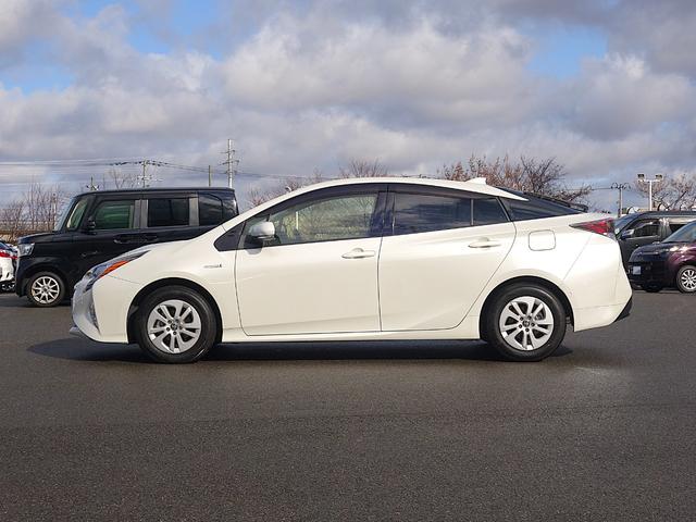 プリウス Sセーフティプラス 4WD 衝突軽減 純正SDナビ CD DVD BT フルセグ バックカメラ レーダークルーズ LEDオートライト 純正アルミ ドラレコ ステアリングスイッチ ウィンカーミラー スマートキー×2 ETC(18枚目)