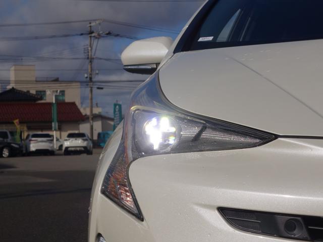 プリウス Sセーフティプラス 4WD 衝突軽減 純正SDナビ CD DVD BT フルセグ バックカメラ レーダークルーズ LEDオートライト 純正アルミ ドラレコ ステアリングスイッチ ウィンカーミラー スマートキー×2 ETC(27枚目)