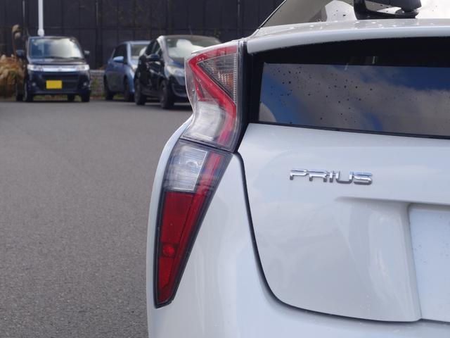 プリウス Sセーフティプラス 4WD 衝突軽減 純正SDナビ CD DVD BT フルセグ バックカメラ レーダークルーズ LEDオートライト 純正アルミ ドラレコ ステアリングスイッチ ウィンカーミラー スマートキー×2 ETC(40枚目)