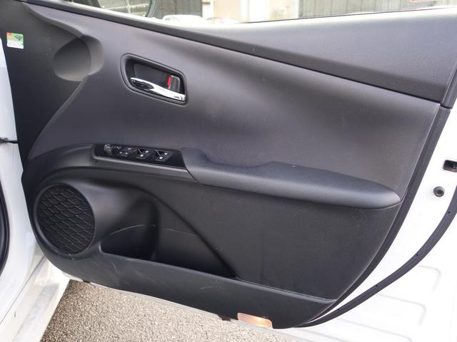 プリウス Sセーフティプラス 4WD 衝突軽減 純正SDナビ CD DVD BT フルセグ バックカメラ レーダークルーズ LEDオートライト 純正アルミ ドラレコ ステアリングスイッチ ウィンカーミラー スマートキー×2 ETC(45枚目)