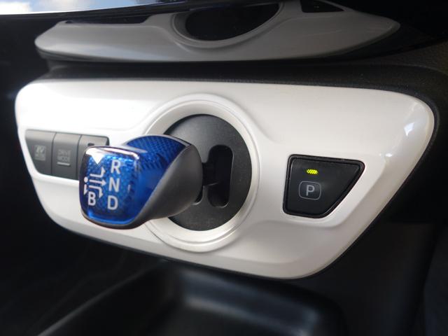 プリウス Sセーフティプラス 4WD 衝突軽減 純正SDナビ CD DVD BT フルセグ バックカメラ レーダークルーズ LEDオートライト 純正アルミ ドラレコ ステアリングスイッチ ウィンカーミラー スマートキー×2 ETC(62枚目)