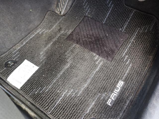 プリウス Sセーフティプラス 4WD 衝突軽減 純正SDナビ CD DVD BT フルセグ バックカメラ レーダークルーズ LEDオートライト 純正アルミ ドラレコ ステアリングスイッチ ウィンカーミラー スマートキー×2 ETC(70枚目)