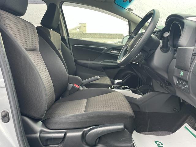 フィットハイブリッド F 4WD ホンダセンシング メモリナビ CD USB AUX レーダークルーズ ワイパーデアイサー アイドリングストップ 電動格納ウィンカーミラー フロアマット ドアバイザ― スマートキー ETC(12枚目)