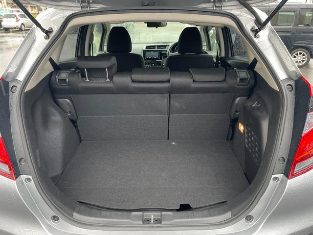 フィットハイブリッド F 4WD ホンダセンシング メモリナビ CD USB AUX レーダークルーズ ワイパーデアイサー アイドリングストップ 電動格納ウィンカーミラー フロアマット ドアバイザ― スマートキー ETC(14枚目)