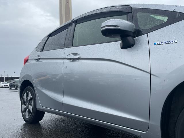 フィットハイブリッド F 4WD ホンダセンシング メモリナビ CD USB AUX レーダークルーズ ワイパーデアイサー アイドリングストップ 電動格納ウィンカーミラー フロアマット ドアバイザ― スマートキー ETC(29枚目)