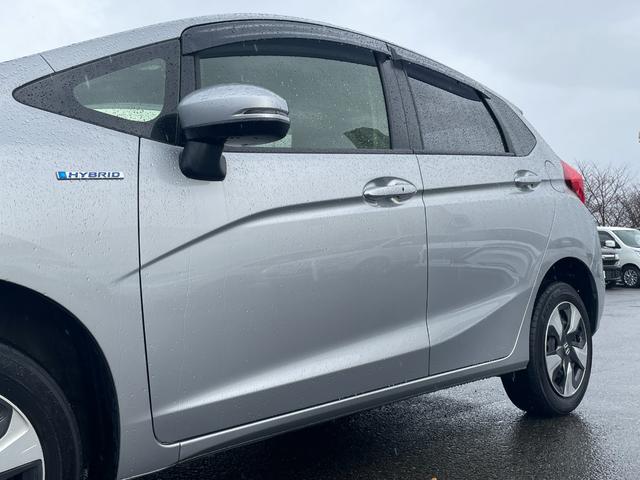 フィットハイブリッド F 4WD ホンダセンシング メモリナビ CD USB AUX レーダークルーズ ワイパーデアイサー アイドリングストップ 電動格納ウィンカーミラー フロアマット ドアバイザ― スマートキー ETC(33枚目)