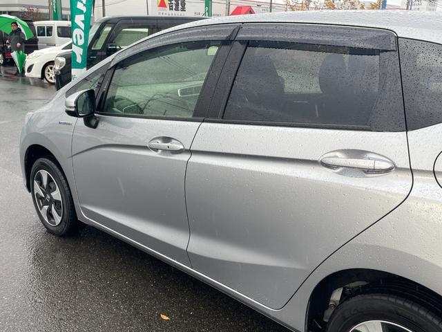 フィットハイブリッド F 4WD ホンダセンシング メモリナビ CD USB AUX レーダークルーズ ワイパーデアイサー アイドリングストップ 電動格納ウィンカーミラー フロアマット ドアバイザ― スマートキー ETC(35枚目)