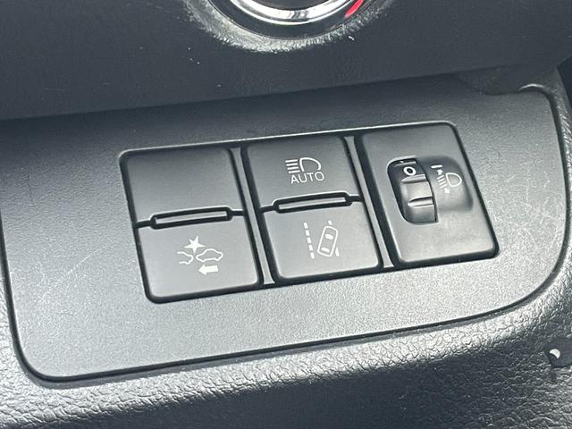 シエンタ G 4WD 衝突軽減システム 純正SDナビ CD BT フルセグ USB バックカメラ 両側パワースライドドア オートハイビーム レーンキープアシスト コーナーセンサー 純正フロアマット 電動格納ミラー(8枚目)