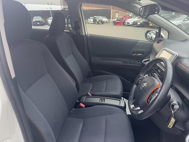 シエンタ G 4WD 衝突軽減システム 純正SDナビ CD BT フルセグ USB バックカメラ 両側パワースライドドア オートハイビーム レーンキープアシスト コーナーセンサー 純正フロアマット 電動格納ミラー(12枚目)