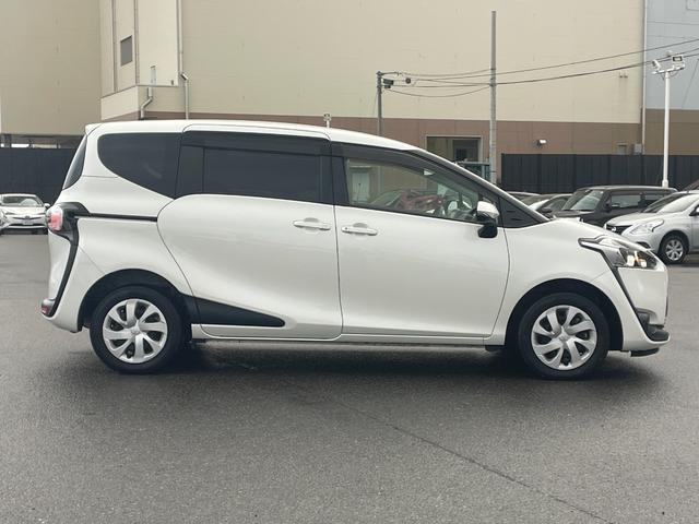 シエンタ G 4WD 衝突軽減システム 純正SDナビ CD BT フルセグ USB バックカメラ 両側パワースライドドア オートハイビーム レーンキープアシスト コーナーセンサー 純正フロアマット 電動格納ミラー(19枚目)