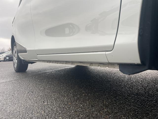 シエンタ G 4WD 衝突軽減システム 純正SDナビ CD BT フルセグ USB バックカメラ 両側パワースライドドア オートハイビーム レーンキープアシスト コーナーセンサー 純正フロアマット 電動格納ミラー(29枚目)