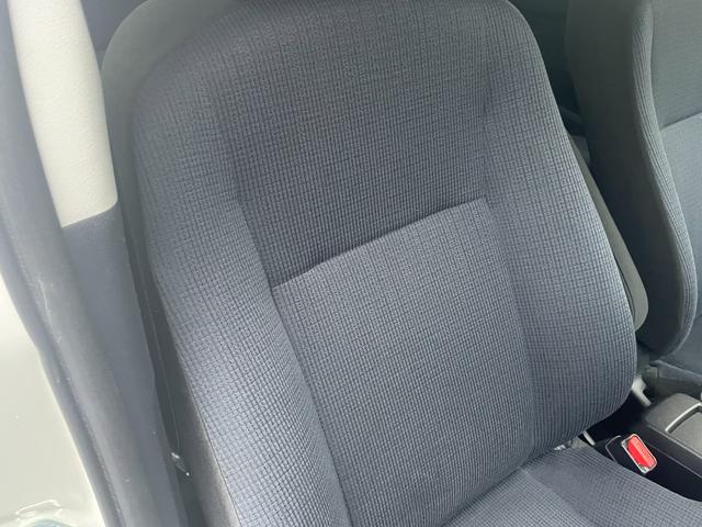 シエンタ G 4WD 衝突軽減システム 純正SDナビ CD BT フルセグ USB バックカメラ 両側パワースライドドア オートハイビーム レーンキープアシスト コーナーセンサー 純正フロアマット 電動格納ミラー(50枚目)