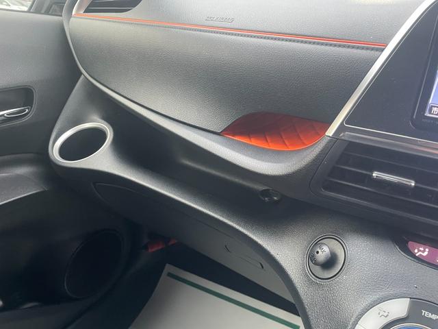 シエンタ G 4WD 衝突軽減システム 純正SDナビ CD BT フルセグ USB バックカメラ 両側パワースライドドア オートハイビーム レーンキープアシスト コーナーセンサー 純正フロアマット 電動格納ミラー(64枚目)