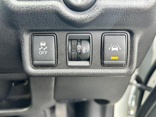 ノート ｅ－パワー　Ｘ　衝突軽減　ワンオーナー　純正メモリナビ　ＣＤ　ＢＴ　フルセグ　ＵＳＢ　ＡＵＸ　ＬＥＤオートライト　ドラレコ　アイドリングストップ　電動格納ウィンカーミラー　フォグランプ　ドアバイザ―　スマートキー×２（6枚目）