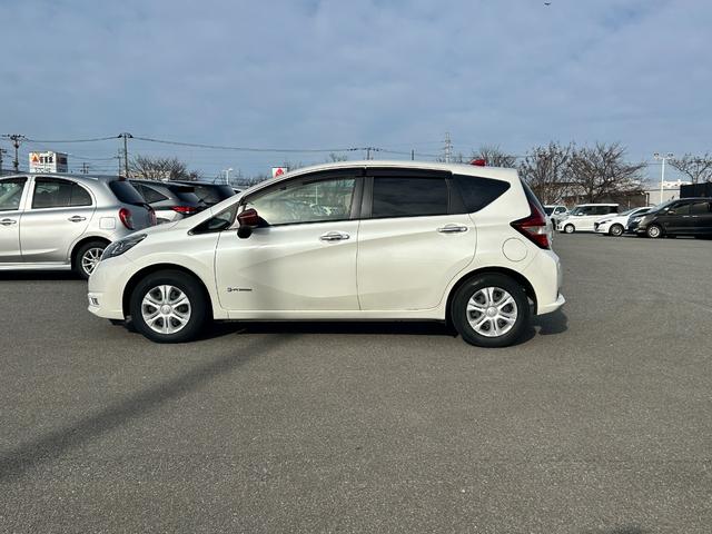 ノート ｅ－パワー　Ｘ　衝突軽減　ワンオーナー　純正メモリナビ　ＣＤ　ＢＴ　フルセグ　ＵＳＢ　ＡＵＸ　ＬＥＤオートライト　ドラレコ　アイドリングストップ　電動格納ウィンカーミラー　フォグランプ　ドアバイザ―　スマートキー×２（18枚目）