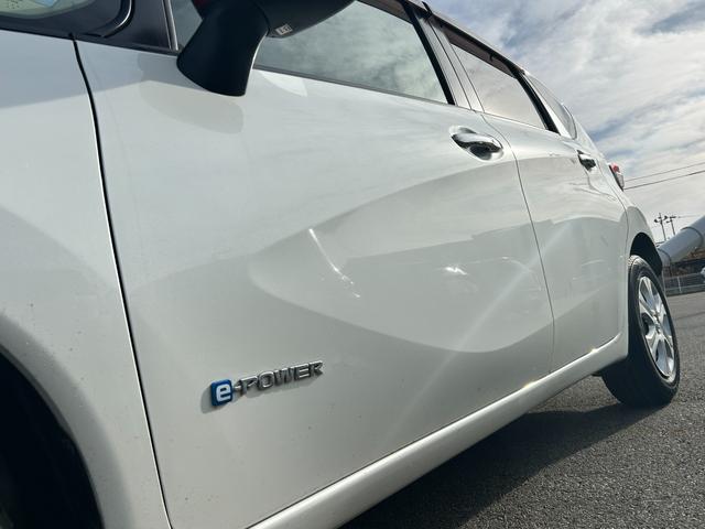 ノート ｅ－パワー　Ｘ　衝突軽減　ワンオーナー　純正メモリナビ　ＣＤ　ＢＴ　フルセグ　ＵＳＢ　ＡＵＸ　ＬＥＤオートライト　ドラレコ　アイドリングストップ　電動格納ウィンカーミラー　フォグランプ　ドアバイザ―　スマートキー×２（32枚目）