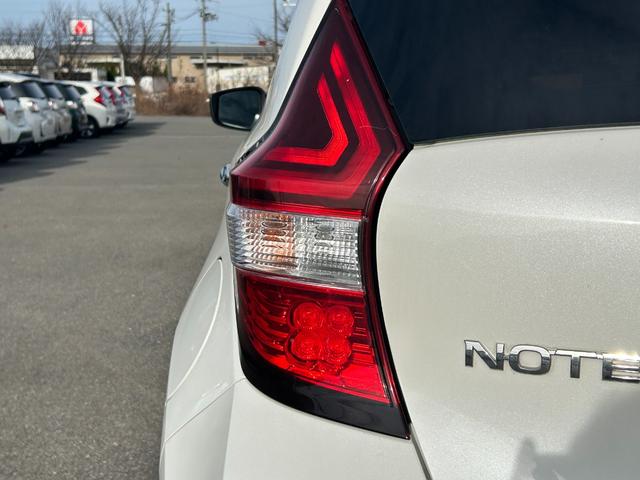 ノート ｅ－パワー　Ｘ　衝突軽減　ワンオーナー　純正メモリナビ　ＣＤ　ＢＴ　フルセグ　ＵＳＢ　ＡＵＸ　ＬＥＤオートライト　ドラレコ　アイドリングストップ　電動格納ウィンカーミラー　フォグランプ　ドアバイザ―　スマートキー×２（40枚目）