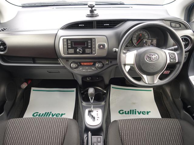 ヴィッツ ジュエラ　衝突軽減　ワンオーナー　カーオーディオ　ＣＤ　ＵＳＢ　ＡＵＸ　ＡＭ／ＦＭ　オートライト　１４インチアルミ　アイドリングストップ　電動格納ウィンカーミラー　純正フロアマット　スマートキー×２（2枚目）