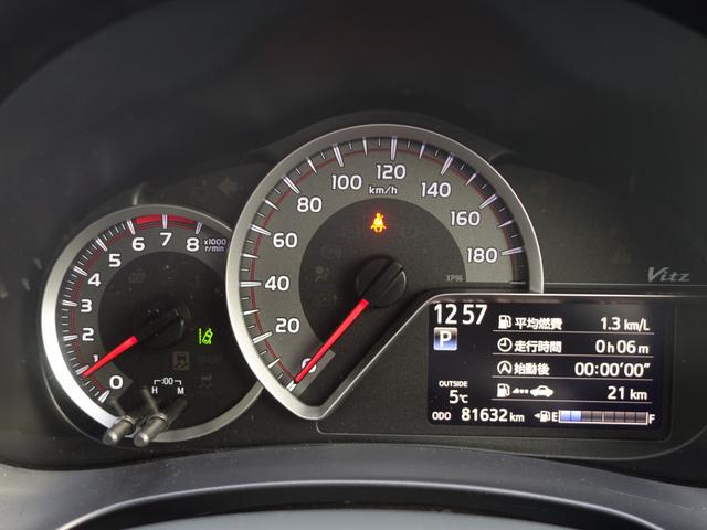 ヴィッツ ジュエラ　衝突軽減　ワンオーナー　カーオーディオ　ＣＤ　ＵＳＢ　ＡＵＸ　ＡＭ／ＦＭ　オートライト　１４インチアルミ　アイドリングストップ　電動格納ウィンカーミラー　純正フロアマット　スマートキー×２（3枚目）