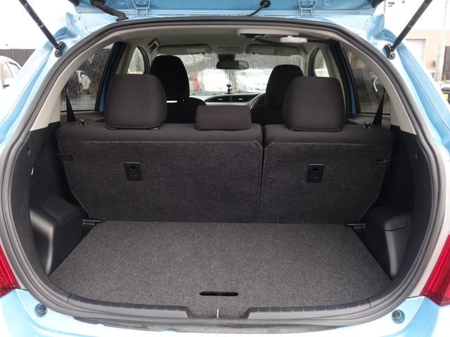 ヴィッツ ジュエラ　衝突軽減　ワンオーナー　カーオーディオ　ＣＤ　ＵＳＢ　ＡＵＸ　ＡＭ／ＦＭ　オートライト　１４インチアルミ　アイドリングストップ　電動格納ウィンカーミラー　純正フロアマット　スマートキー×２（14枚目）