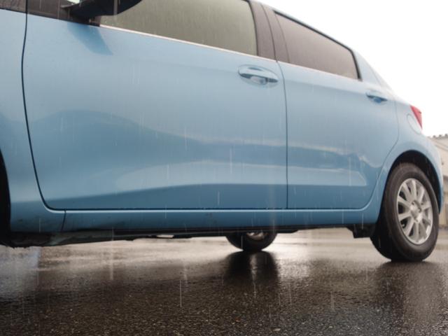 ヴィッツ ジュエラ　衝突軽減　ワンオーナー　カーオーディオ　ＣＤ　ＵＳＢ　ＡＵＸ　ＡＭ／ＦＭ　オートライト　１４インチアルミ　アイドリングストップ　電動格納ウィンカーミラー　純正フロアマット　スマートキー×２（30枚目）