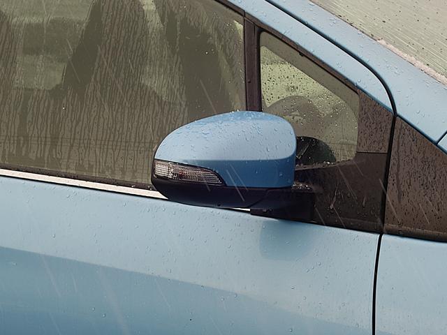 ヴィッツ ジュエラ　衝突軽減　ワンオーナー　カーオーディオ　ＣＤ　ＵＳＢ　ＡＵＸ　ＡＭ／ＦＭ　オートライト　１４インチアルミ　アイドリングストップ　電動格納ウィンカーミラー　純正フロアマット　スマートキー×２（35枚目）