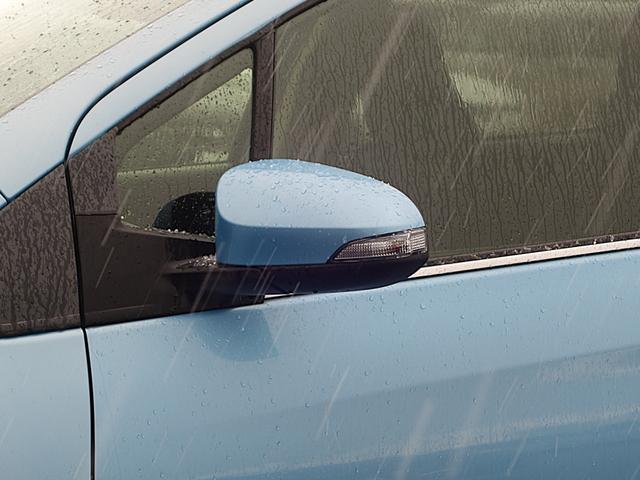 ヴィッツ ジュエラ　衝突軽減　ワンオーナー　カーオーディオ　ＣＤ　ＵＳＢ　ＡＵＸ　ＡＭ／ＦＭ　オートライト　１４インチアルミ　アイドリングストップ　電動格納ウィンカーミラー　純正フロアマット　スマートキー×２（36枚目）