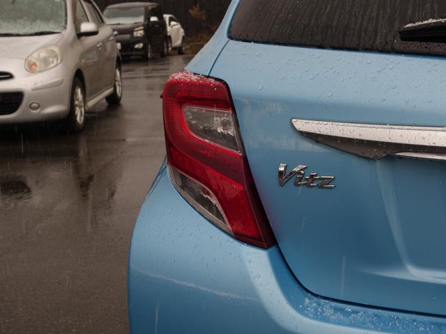 ヴィッツ ジュエラ　衝突軽減　ワンオーナー　カーオーディオ　ＣＤ　ＵＳＢ　ＡＵＸ　ＡＭ／ＦＭ　オートライト　１４インチアルミ　アイドリングストップ　電動格納ウィンカーミラー　純正フロアマット　スマートキー×２（38枚目）