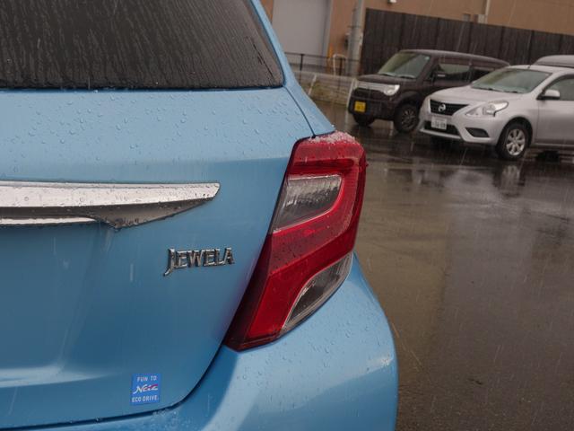 ヴィッツ ジュエラ　衝突軽減　ワンオーナー　カーオーディオ　ＣＤ　ＵＳＢ　ＡＵＸ　ＡＭ／ＦＭ　オートライト　１４インチアルミ　アイドリングストップ　電動格納ウィンカーミラー　純正フロアマット　スマートキー×２（39枚目）