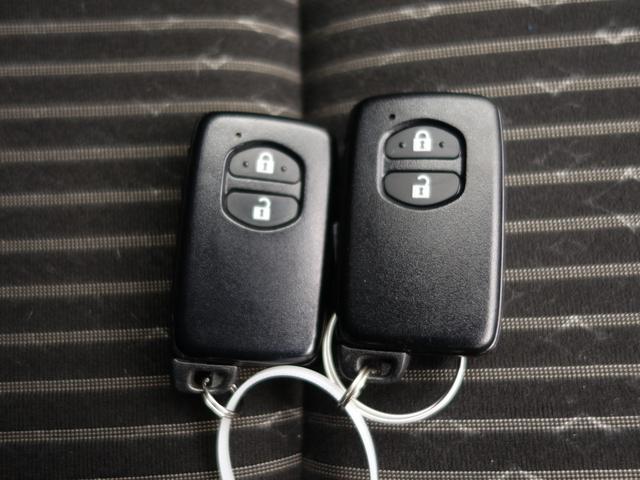 ヴィッツ ジュエラ　衝突軽減　ワンオーナー　カーオーディオ　ＣＤ　ＵＳＢ　ＡＵＸ　ＡＭ／ＦＭ　オートライト　１４インチアルミ　アイドリングストップ　電動格納ウィンカーミラー　純正フロアマット　スマートキー×２（62枚目）