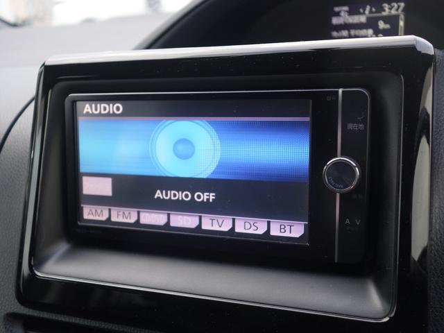 ヴォクシー ＺＳ　フリップダウン　純正ＳＤナビ　ＣＤ　ＤＶＤ　ＢＴ　フルセグ　バックカメラ　両側パワスラ　ＬＥＤオートライト　純正アルミ　ステアリングスイッチ　ＭＴモード付ＡＴ　ウィンカーミラー　スマートキー　ＥＴＣ（7枚目）