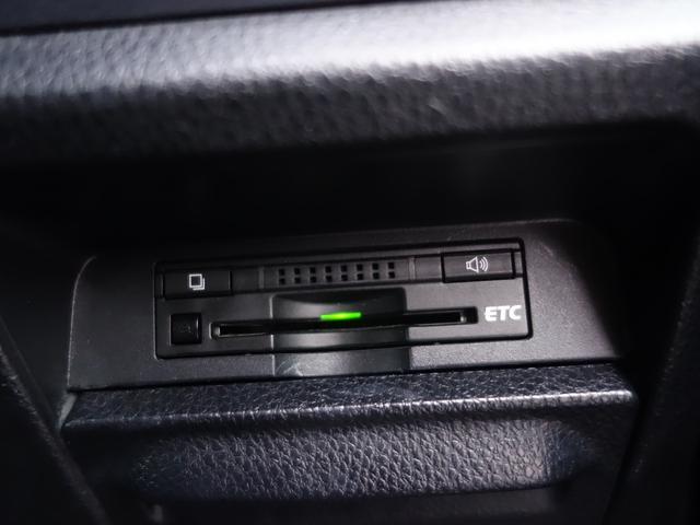 ヴォクシー ＺＳ　フリップダウン　純正ＳＤナビ　ＣＤ　ＤＶＤ　ＢＴ　フルセグ　バックカメラ　両側パワスラ　ＬＥＤオートライト　純正アルミ　ステアリングスイッチ　ＭＴモード付ＡＴ　ウィンカーミラー　スマートキー　ＥＴＣ（11枚目）