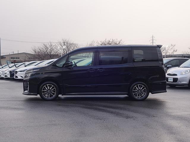 ヴォクシー ＺＳ　フリップダウン　純正ＳＤナビ　ＣＤ　ＤＶＤ　ＢＴ　フルセグ　バックカメラ　両側パワスラ　ＬＥＤオートライト　純正アルミ　ステアリングスイッチ　ＭＴモード付ＡＴ　ウィンカーミラー　スマートキー　ＥＴＣ（18枚目）