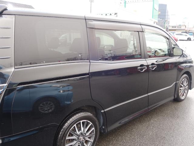 ヴォクシー ＺＳ　フリップダウン　純正ＳＤナビ　ＣＤ　ＤＶＤ　ＢＴ　フルセグ　バックカメラ　両側パワスラ　ＬＥＤオートライト　純正アルミ　ステアリングスイッチ　ＭＴモード付ＡＴ　ウィンカーミラー　スマートキー　ＥＴＣ（34枚目）