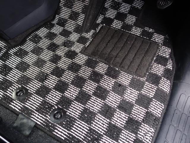 ヴォクシー ＺＳ　フリップダウン　純正ＳＤナビ　ＣＤ　ＤＶＤ　ＢＴ　フルセグ　バックカメラ　両側パワスラ　ＬＥＤオートライト　純正アルミ　ステアリングスイッチ　ＭＴモード付ＡＴ　ウィンカーミラー　スマートキー　ＥＴＣ（68枚目）