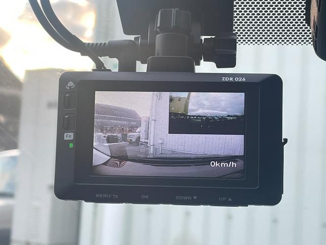 プリウス Ａプレミアム　ツーリングセレクション　衝突軽減　純正ＳＤナビ　ＣＤ　ＤＶＤ　ＢＴ　フルセグ　バックカメラ　レーダークルーズコントロール　ＬＥＤオートヘッドライト　レザーシート　シートヒーター　エアシート　ドラレコ　スマートキー　ＥＴＣ（10枚目）