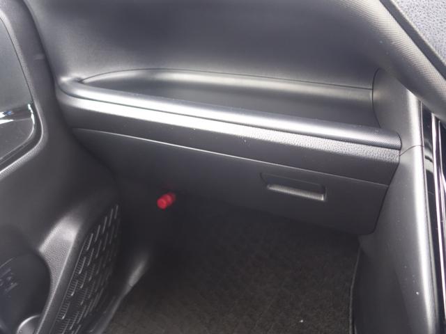 ヴォクシー ＺＳ　４ＷＤ　衝突軽減　フリップダウン　純正ＳＤナビ　ＣＤ　ＤＶＤ　ＢＴ　フルセグ　ＭＳＶ　バックカメラ　両側パワスラ　クルコン　ＬＥＤオート　純正アルミ　ドラレコ　ＭＴモード付ＡＴ　スマートキー　ＥＴＣ（68枚目）