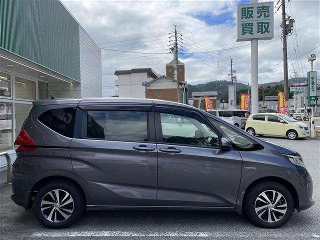 フリード＋ハイブリッド ハイブリッドＧ・ホンダセンシング　ワンオーナー　４ＷＤ　スマートキー　純正ナビ　Ｂｌｕｅｔｏｏｔｈ．ＣＤ．ＡＭ／ＦＭ　フルセグＴＶ　ホンダセンシング　ハーフレザーシート　シートヒーター　ＥＴＣ　両側パワースライドドア　バックカメラ（7枚目）