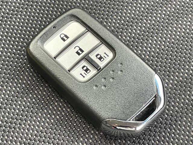 フリード＋ハイブリッド ハイブリッドＧ・ホンダセンシング　ワンオーナー　４ＷＤ　スマートキー　純正ナビ　Ｂｌｕｅｔｏｏｔｈ．ＣＤ．ＡＭ／ＦＭ　フルセグＴＶ　ホンダセンシング　ハーフレザーシート　シートヒーター　ＥＴＣ　両側パワースライドドア　バックカメラ（12枚目）
