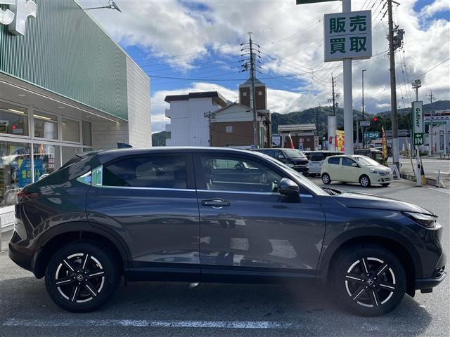 ヴェゼル e:HEV X ワンオーナー 4WD ディスプレイオーディオ CD.AM/FMラジオ.ワンセグテレビ スマートキー ETC コーナーセンサー バックカメラ クルーズコントロール追従走行有 ダウンヒルアシスト(7枚目)