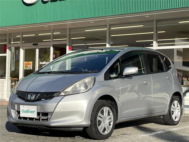 フィット Ｇ　ワンオーナー　４ＷＤ　ナビ　ＣＤ　ＡＭ　ＦＭ　バックカメラ　ＥＴＣ　盗難防止装置システム　リモコンキー　ＡＢＳ　ハロゲンヘッドライト　保証書　取扱説明書（3枚目）