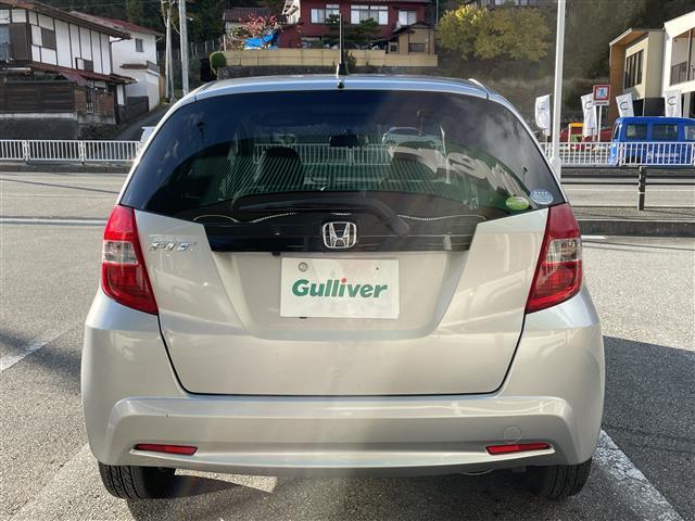 フィット Ｇ　ワンオーナー　４ＷＤ　ナビ　ＣＤ　ＡＭ　ＦＭ　バックカメラ　ＥＴＣ　盗難防止装置システム　リモコンキー　ＡＢＳ　ハロゲンヘッドライト　保証書　取扱説明書（5枚目）