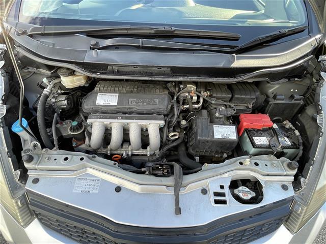 フィット Ｇ　ワンオーナー　４ＷＤ　ナビ　ＣＤ　ＡＭ　ＦＭ　バックカメラ　ＥＴＣ　盗難防止装置システム　リモコンキー　ＡＢＳ　ハロゲンヘッドライト　保証書　取扱説明書（9枚目）