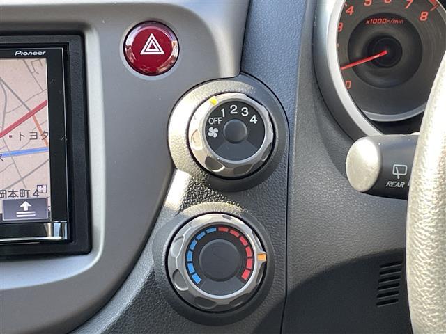 フィット Ｇ　ワンオーナー　４ＷＤ　ナビ　ＣＤ　ＡＭ　ＦＭ　バックカメラ　ＥＴＣ　盗難防止装置システム　リモコンキー　ＡＢＳ　ハロゲンヘッドライト　保証書　取扱説明書（17枚目）