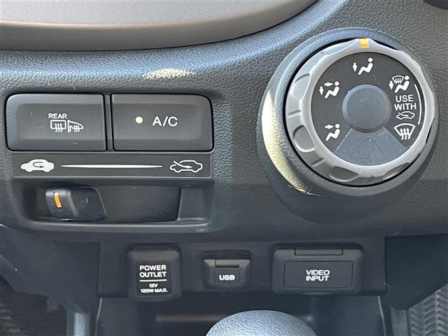 フィット Ｇ　ワンオーナー　４ＷＤ　ナビ　ＣＤ　ＡＭ　ＦＭ　バックカメラ　ＥＴＣ　盗難防止装置システム　リモコンキー　ＡＢＳ　ハロゲンヘッドライト　保証書　取扱説明書（18枚目）