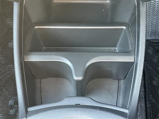 フィット Ｇ　ワンオーナー　４ＷＤ　ナビ　ＣＤ　ＡＭ　ＦＭ　バックカメラ　ＥＴＣ　盗難防止装置システム　リモコンキー　ＡＢＳ　ハロゲンヘッドライト　保証書　取扱説明書（19枚目）