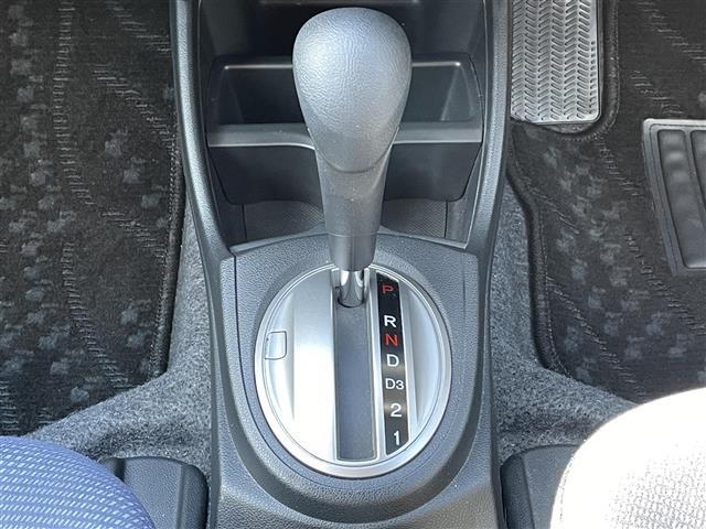 フィット Ｇ　ワンオーナー　４ＷＤ　ナビ　ＣＤ　ＡＭ　ＦＭ　バックカメラ　ＥＴＣ　盗難防止装置システム　リモコンキー　ＡＢＳ　ハロゲンヘッドライト　保証書　取扱説明書（20枚目）