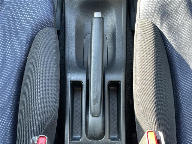 フィット Ｇ　ワンオーナー　４ＷＤ　ナビ　ＣＤ　ＡＭ　ＦＭ　バックカメラ　ＥＴＣ　盗難防止装置システム　リモコンキー　ＡＢＳ　ハロゲンヘッドライト　保証書　取扱説明書（21枚目）