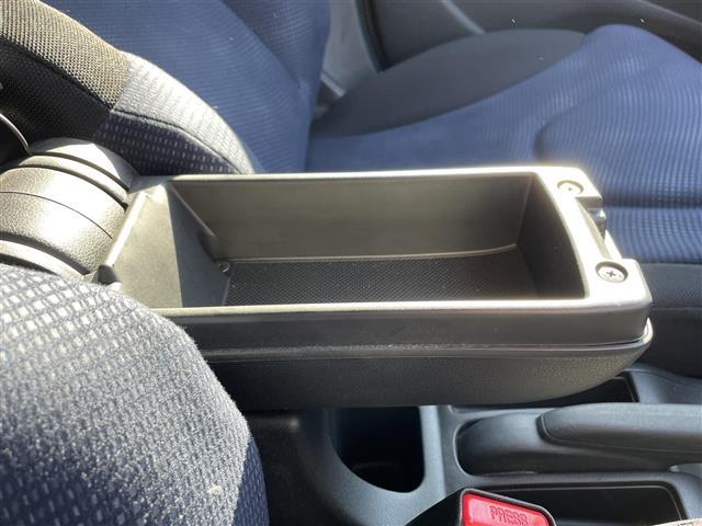 フィット Ｇ　ワンオーナー　４ＷＤ　ナビ　ＣＤ　ＡＭ　ＦＭ　バックカメラ　ＥＴＣ　盗難防止装置システム　リモコンキー　ＡＢＳ　ハロゲンヘッドライト　保証書　取扱説明書（23枚目）